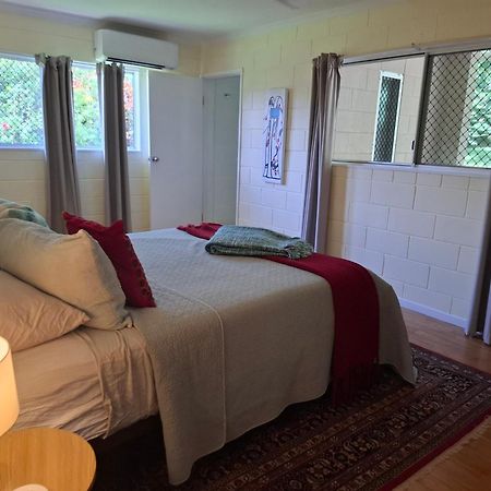 J & Ella'S Holiday House - 2 Bedroom, 2 Bathroom Home Cooktown Exteriör bild